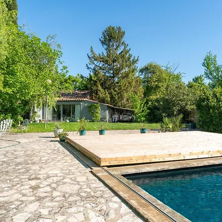 Holiday home En Bord De Sorgue