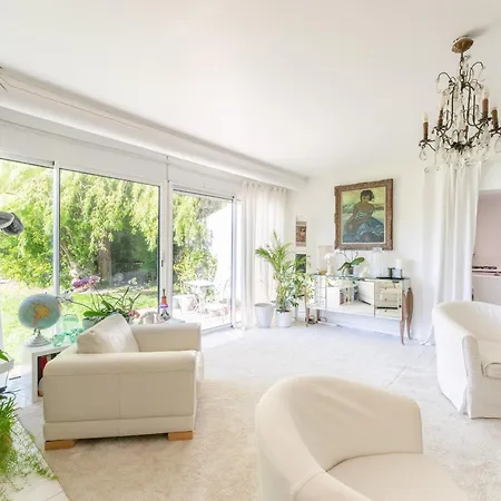 Holiday home En Bord De Sorgue
